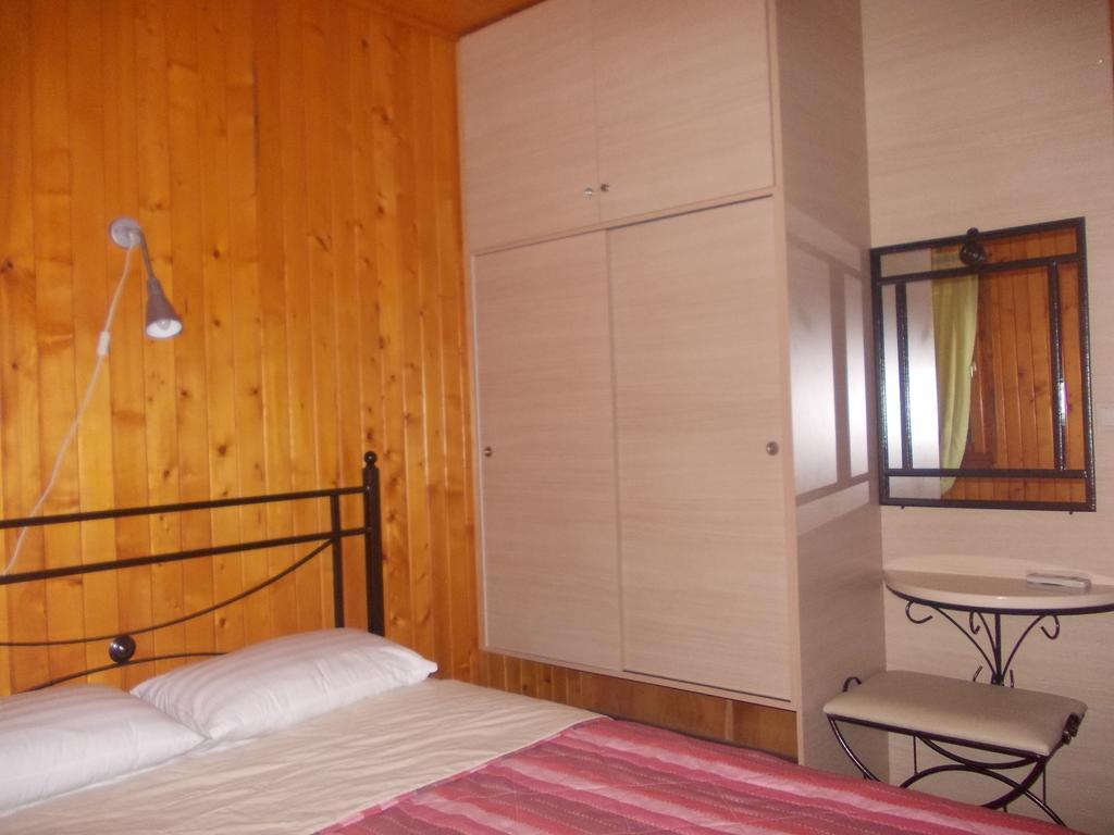 Appartement Wooden Nest à Akhladherí Chambre photo